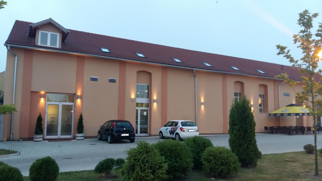 Stari Mlin Hotel Vrsac Esterno foto
